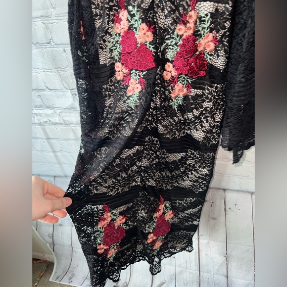 Venus Black, Red & Pink floral dress size 6 - Picture 12 of 16